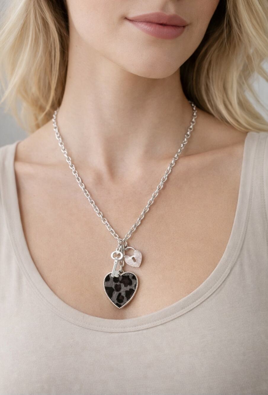 Pomina Silver Leopard Heart Charm Necklace New